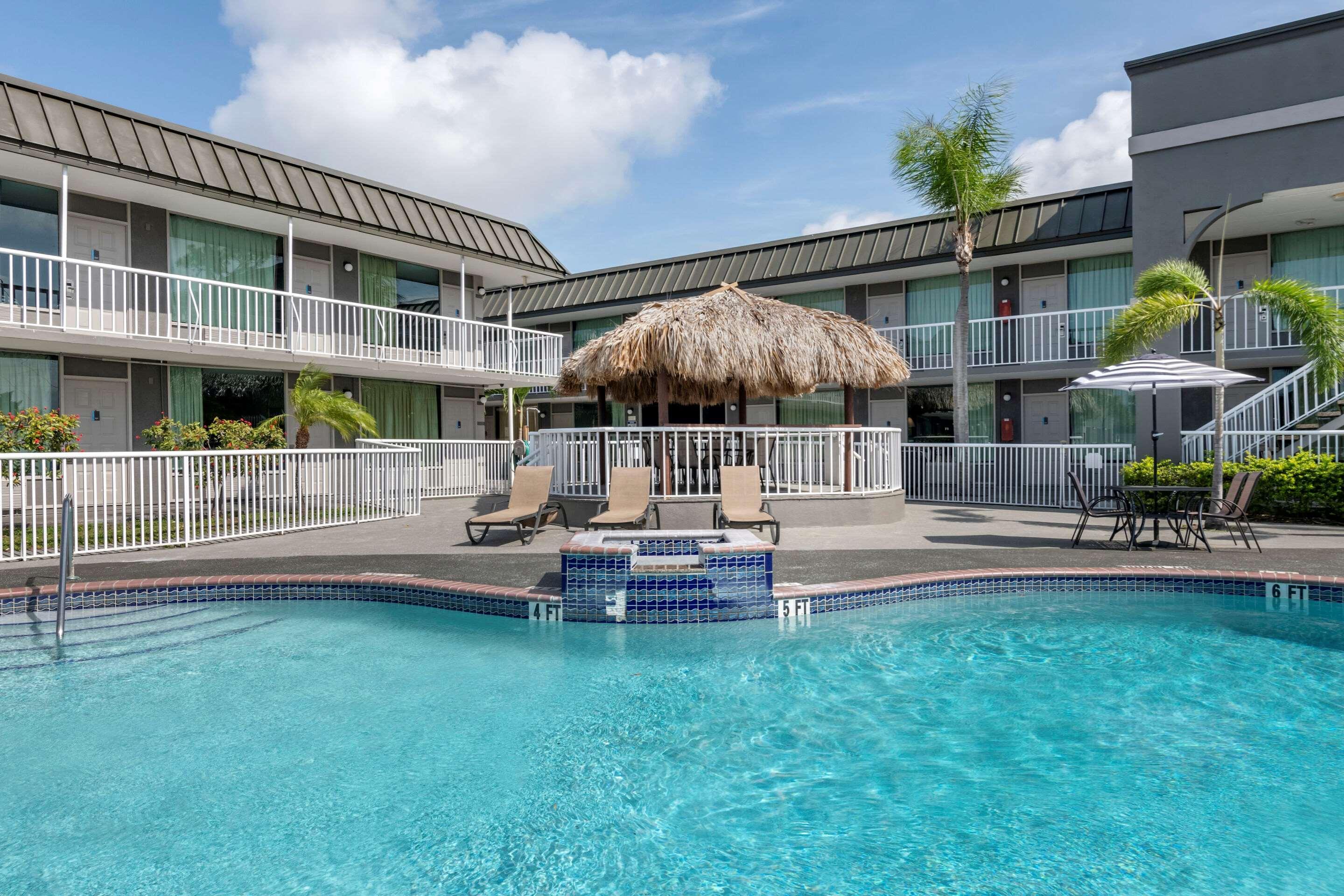 Rodeway Inn - New Port Richey Exterior foto